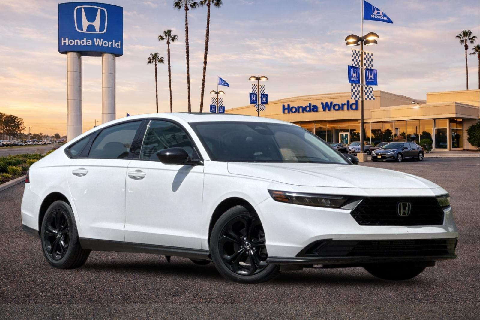 Certified Used 2025 Platinum White Pearl Honda SE image 2