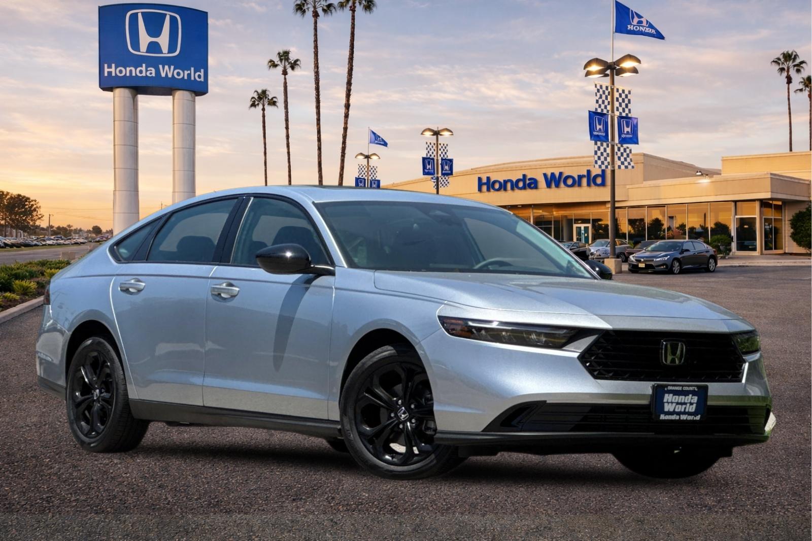 Certified Used 2025 Solar Silver Metallic Honda 1.5T SE image 2