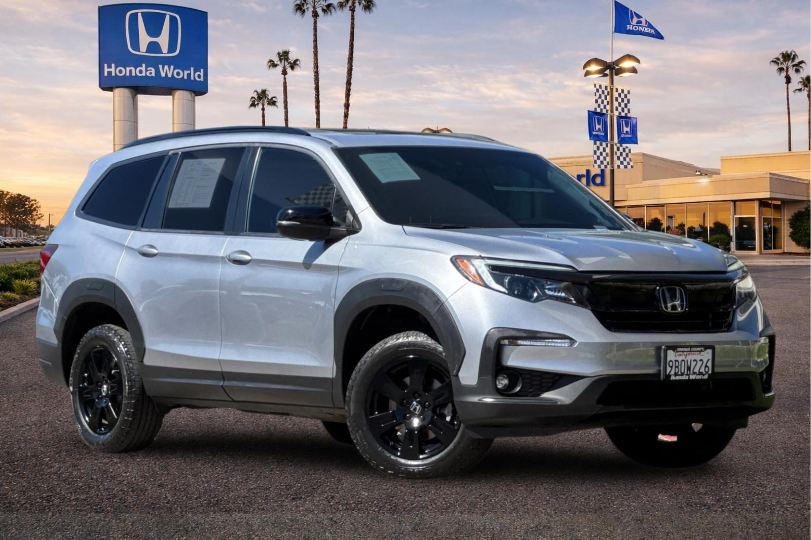 Certified Used 2022 Lunar Silver Metallic Honda AWD TRAILSPORT image 2