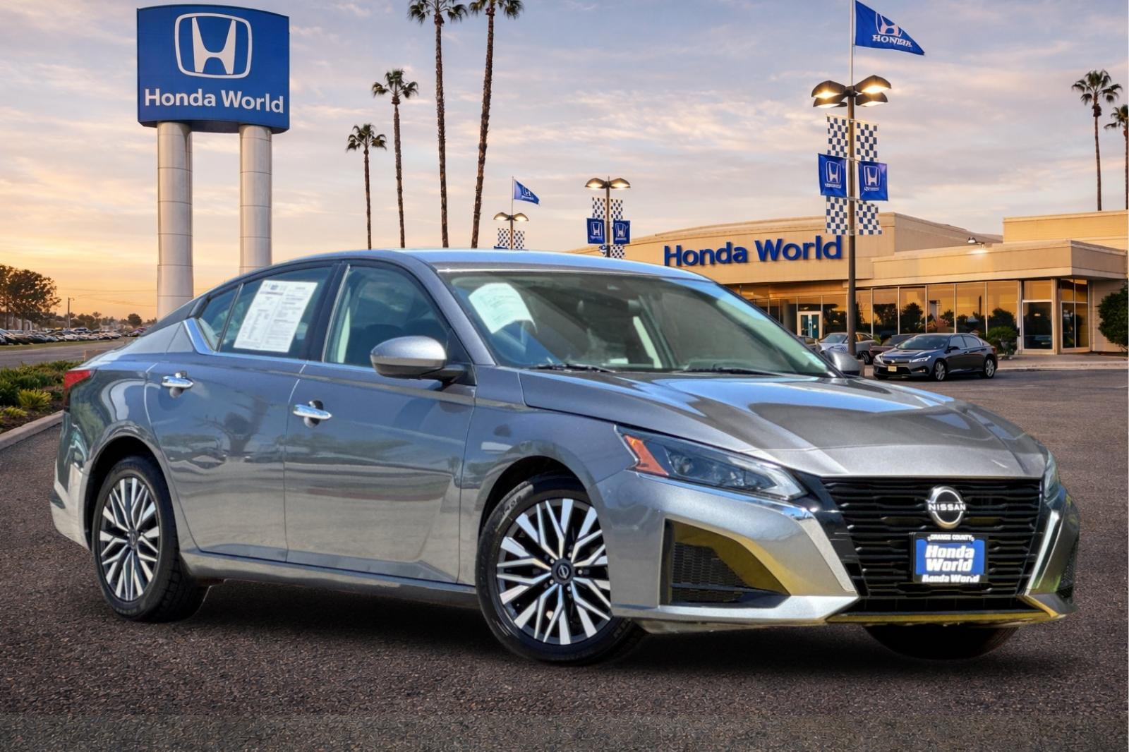 2023 Nissan Altima SV - Photo 2