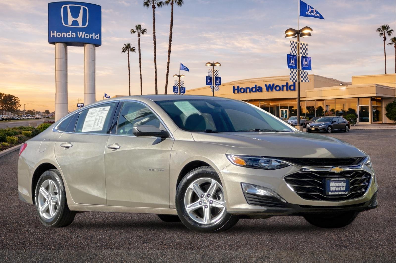Used 2022 Mineral Gray Metallic Chevrolet LT image 2