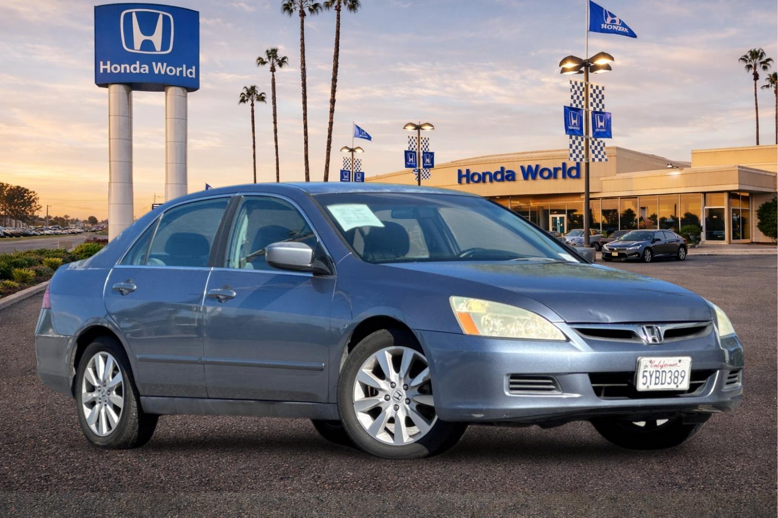 Used 2007 Cool Blue Metallic Honda SE image 2