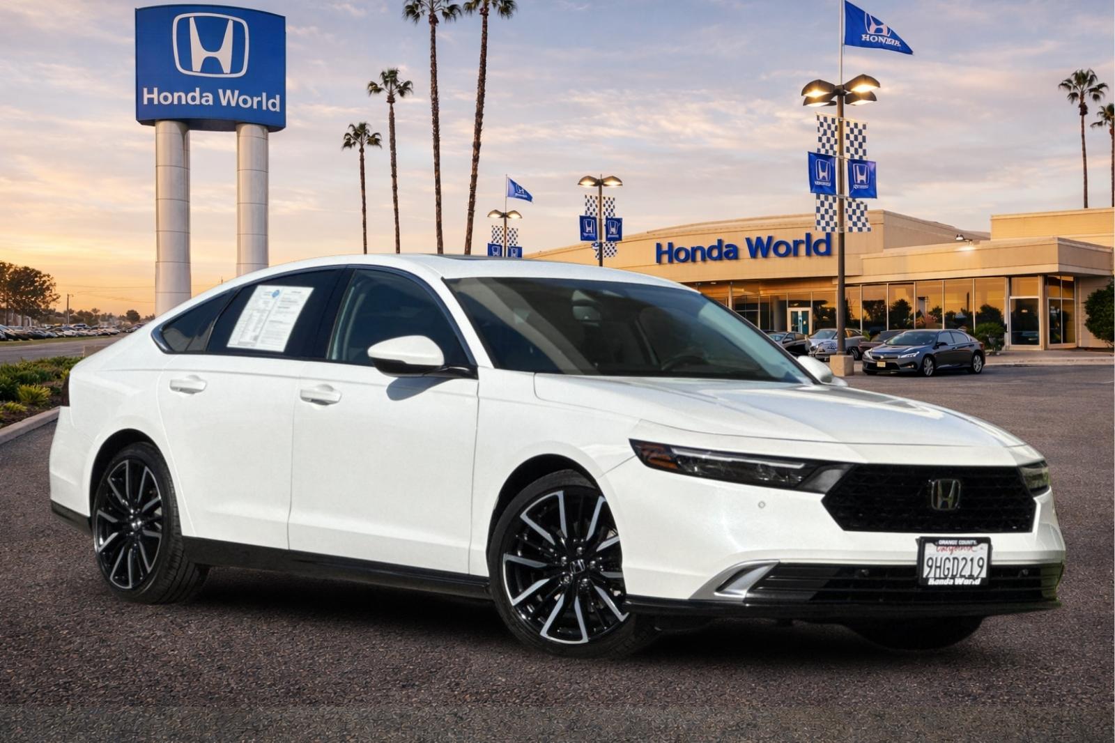 Certified Used 2023 Platinum White Pearl Honda Touring image 2