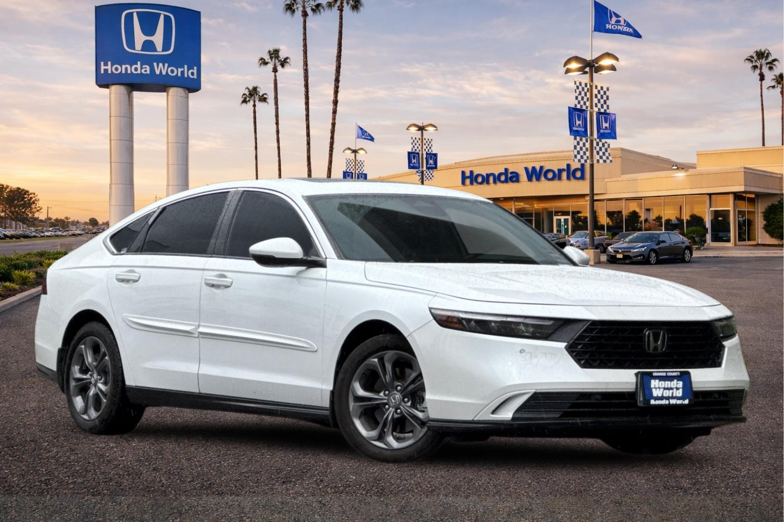 Certified Used 2023 Platinum White Pearl Honda EX-L image 2