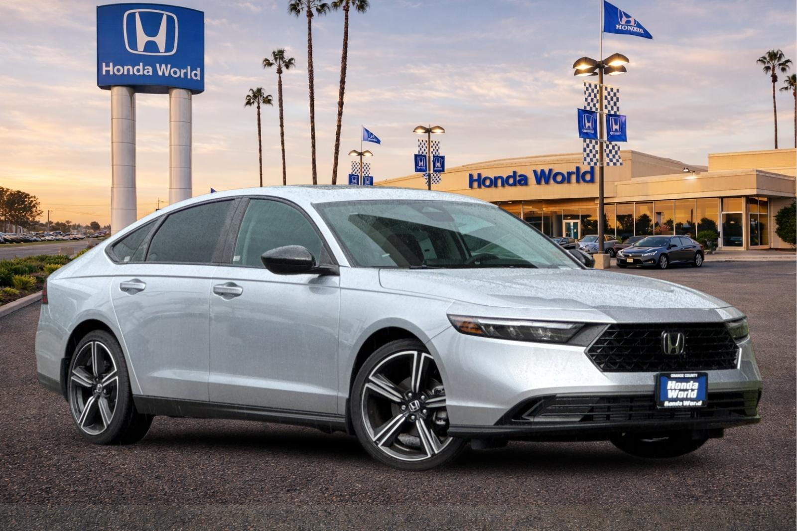Used 2026 Solar Silver Metallic Honda SE image 2