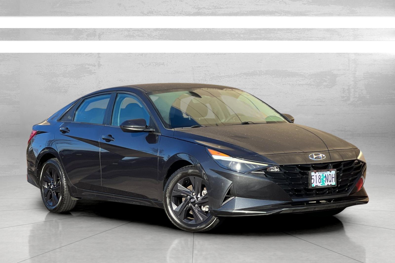 2022 Hyundai Elantra SEL's photo