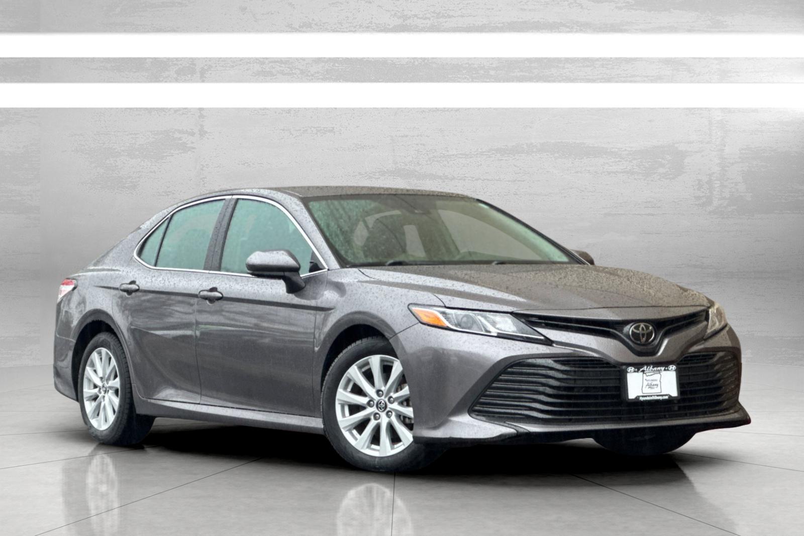 2019 Toyota Camry LE's photo