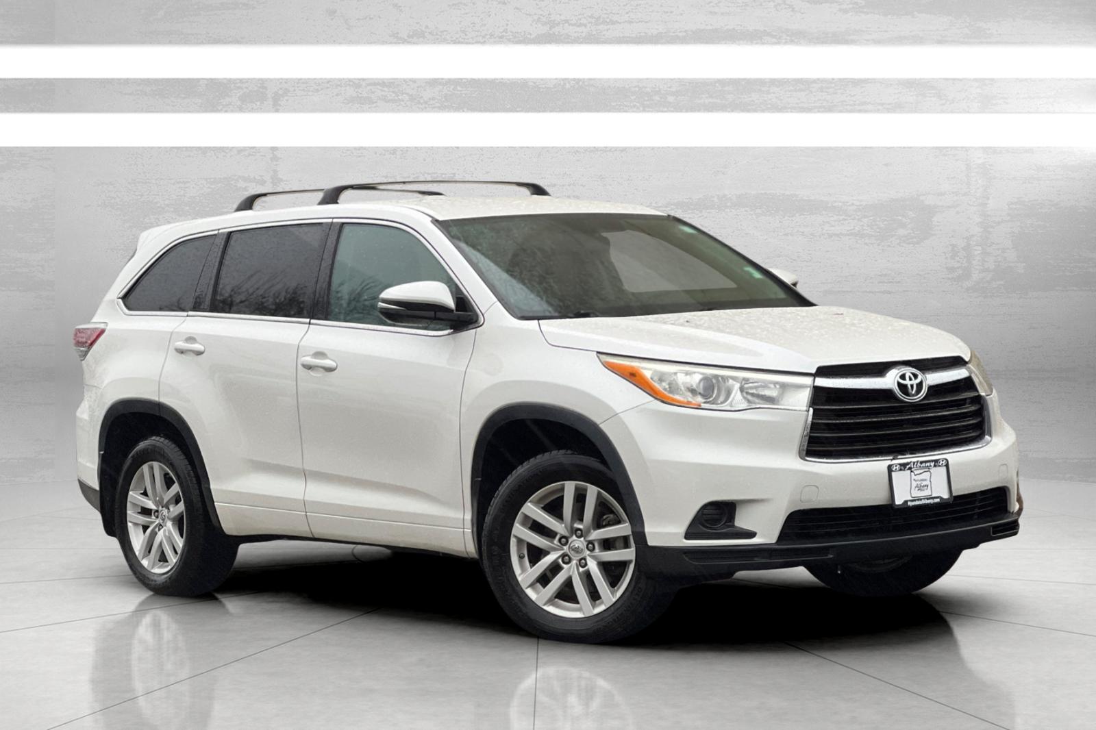 2014 Toyota Highlander LE's photo