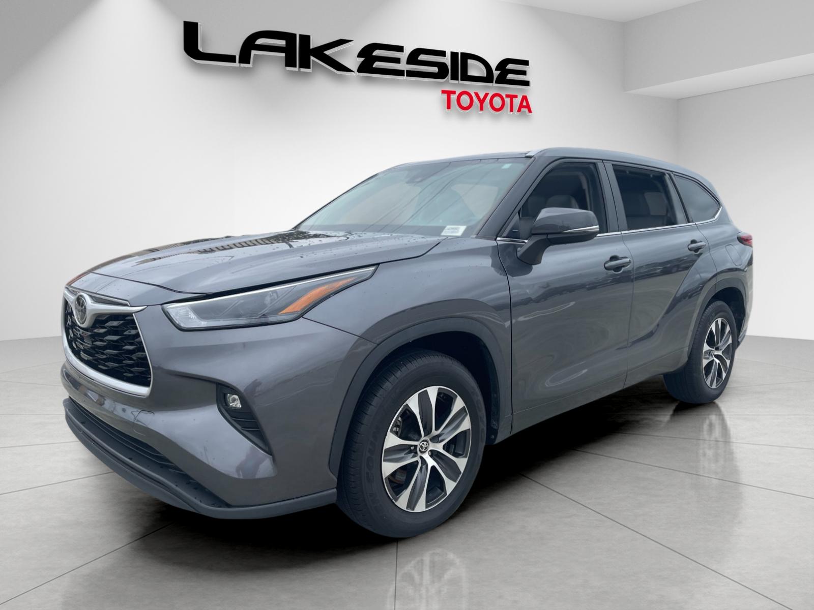 2023 Toyota Highlander XLE's photo