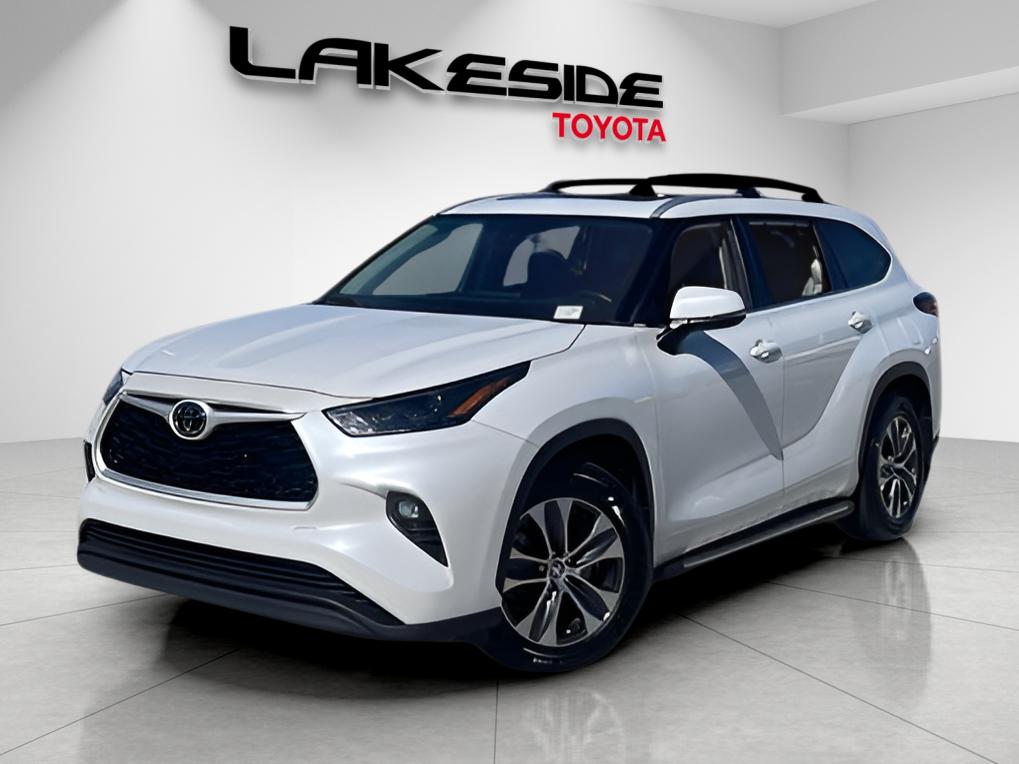 2024 Toyota Highlander XLE's photo