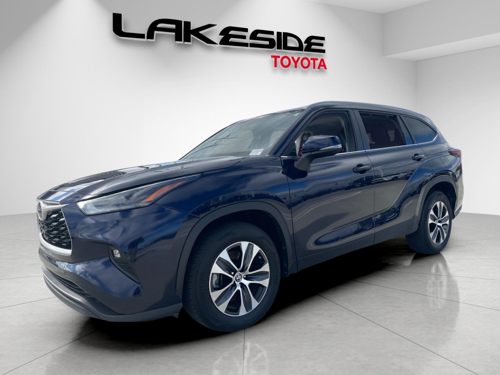 2024 Toyota Highlander XLE's photo