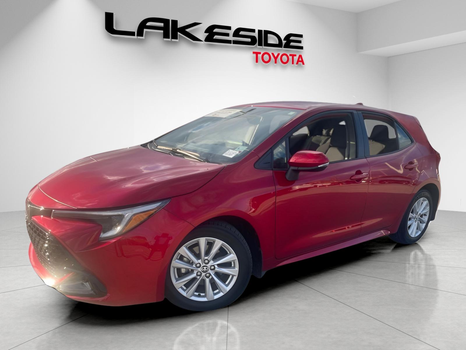 2023 Toyota Corolla Hatchback SE's photo