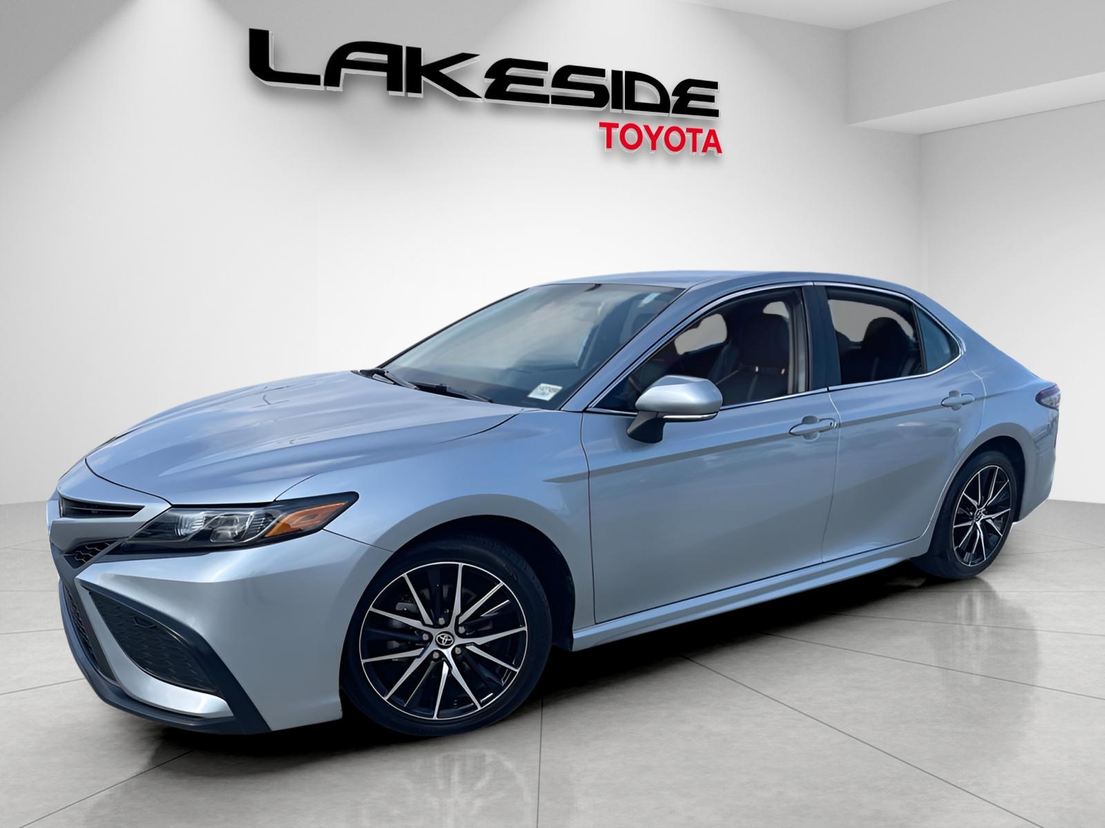 2023 Toyota Camry SE's photo