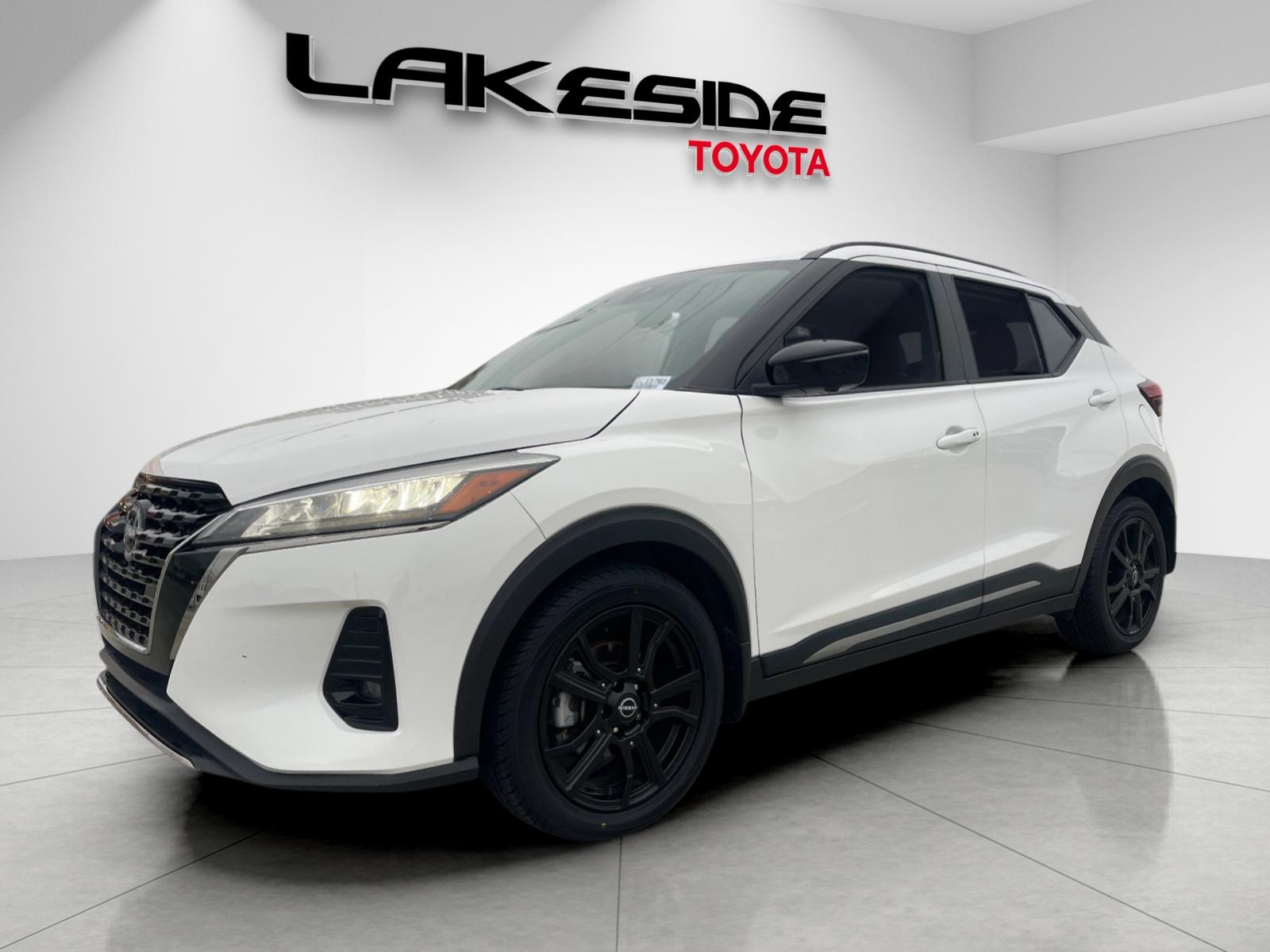 2023 Nissan Kicks SR