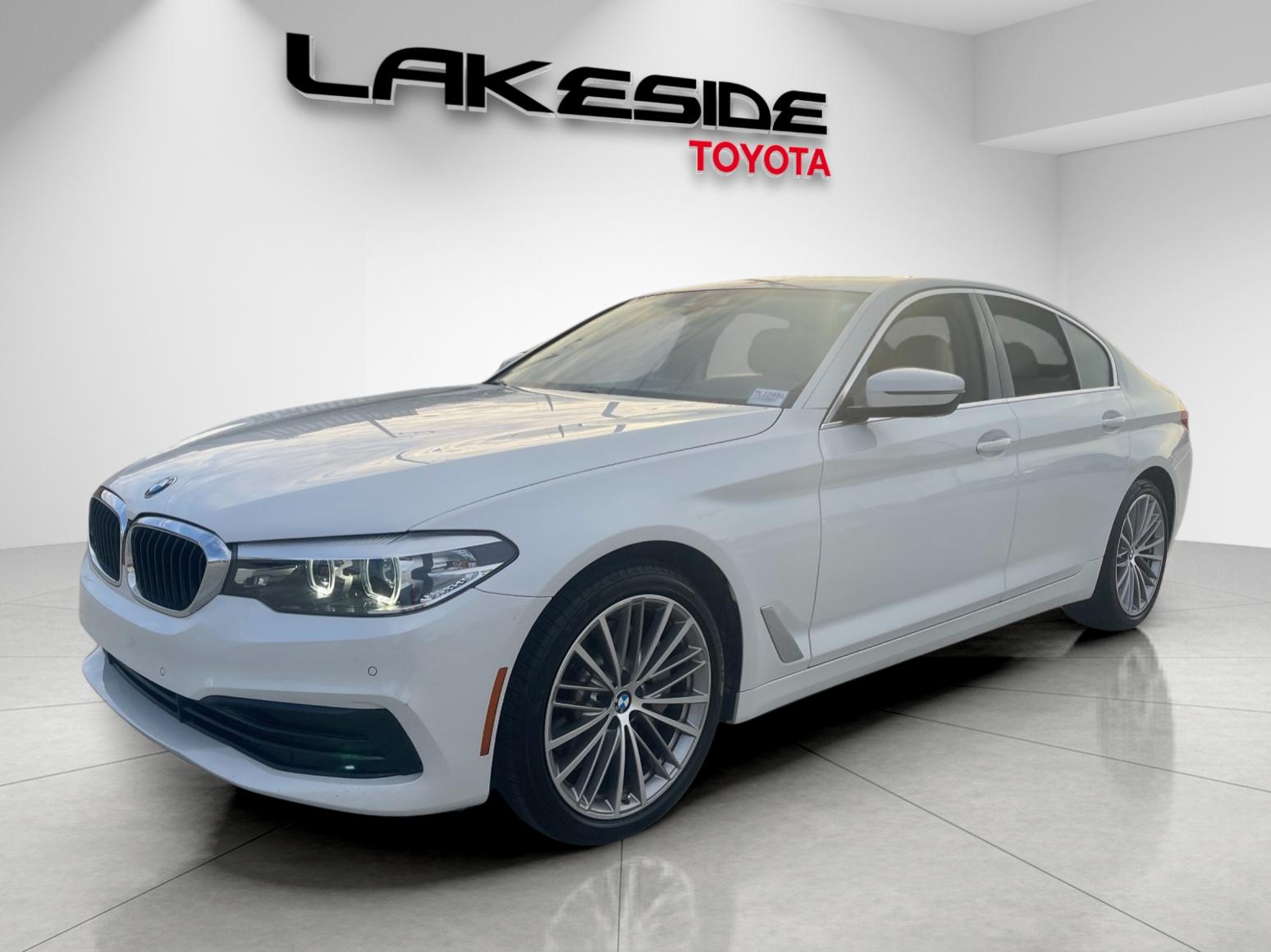 2020 BMW 5 Series 530i's photo