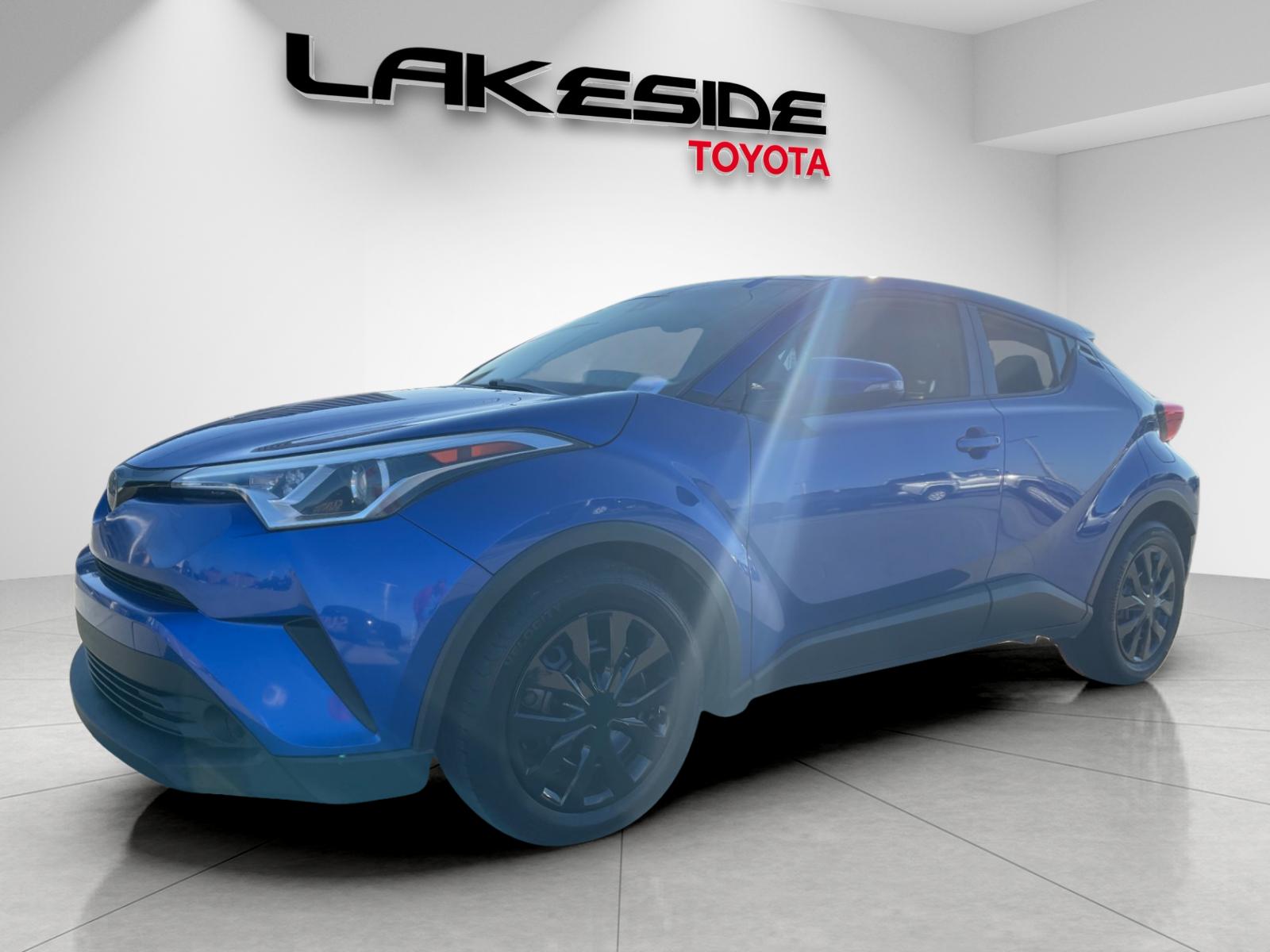 2019 Toyota C-HR LE's photo
