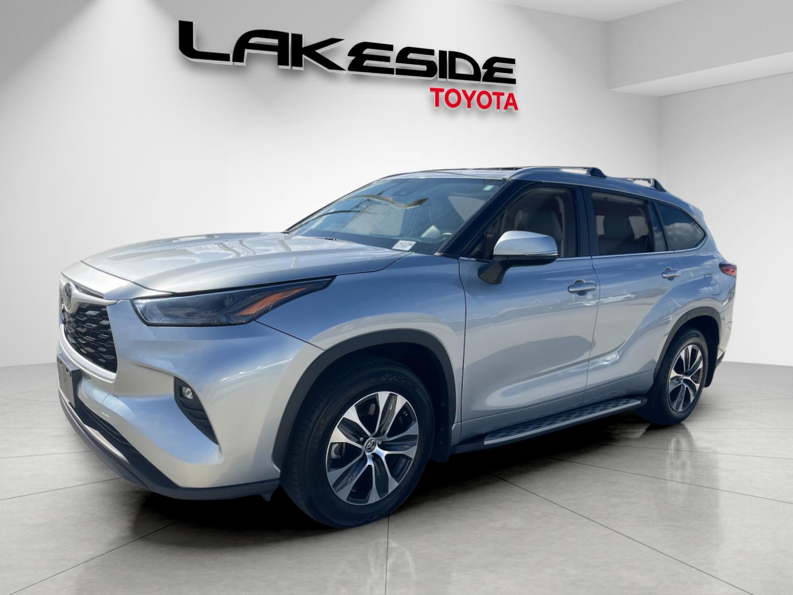 2023 Toyota Highlander XLE's photo