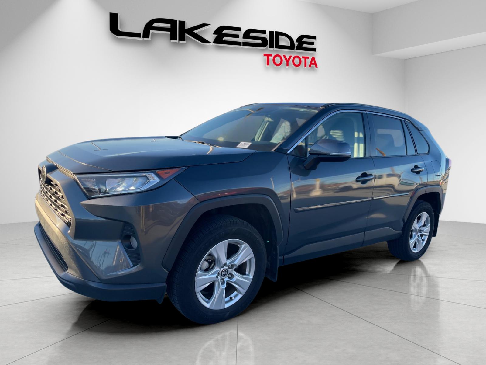 2021 Toyota RAV4 XLE's photo