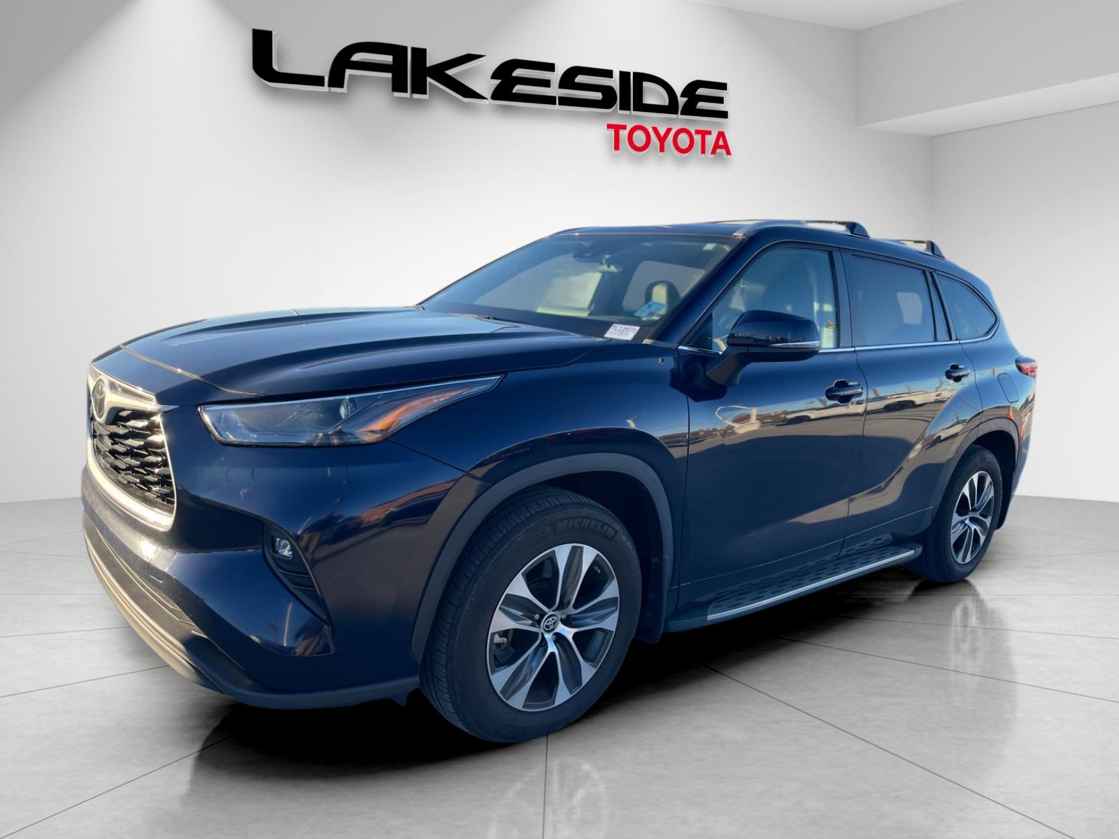 2023 Toyota Highlander XLE's photo