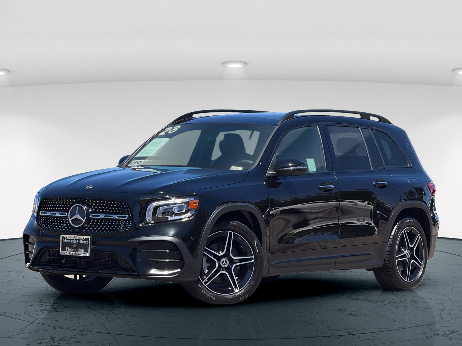 Used 2023 Night Black Mercedes-Benz GLB 250 4D Sport Utility image 2