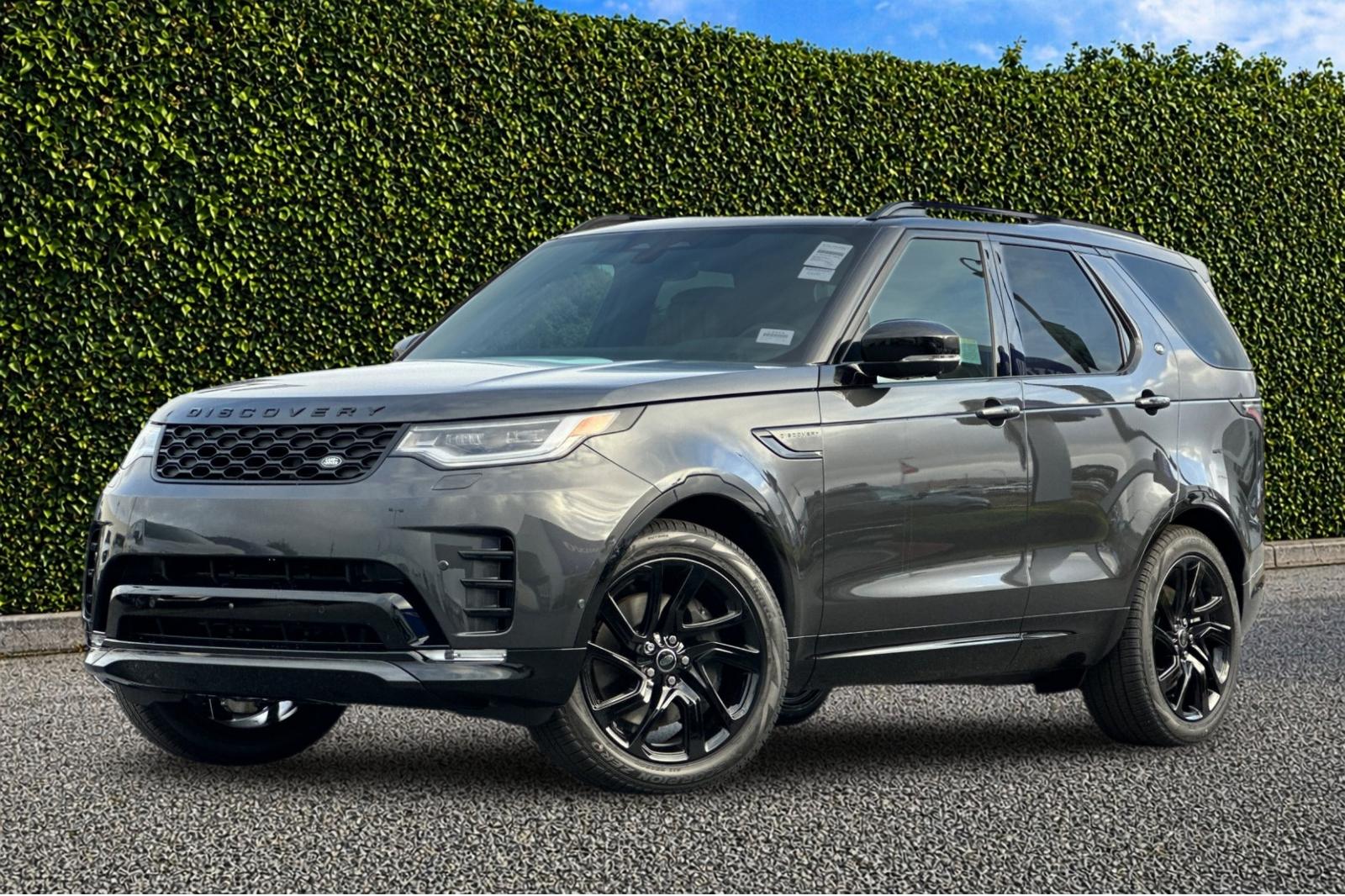 New 2025 Carpathian Grey Land Rover Dynamic SE image 2