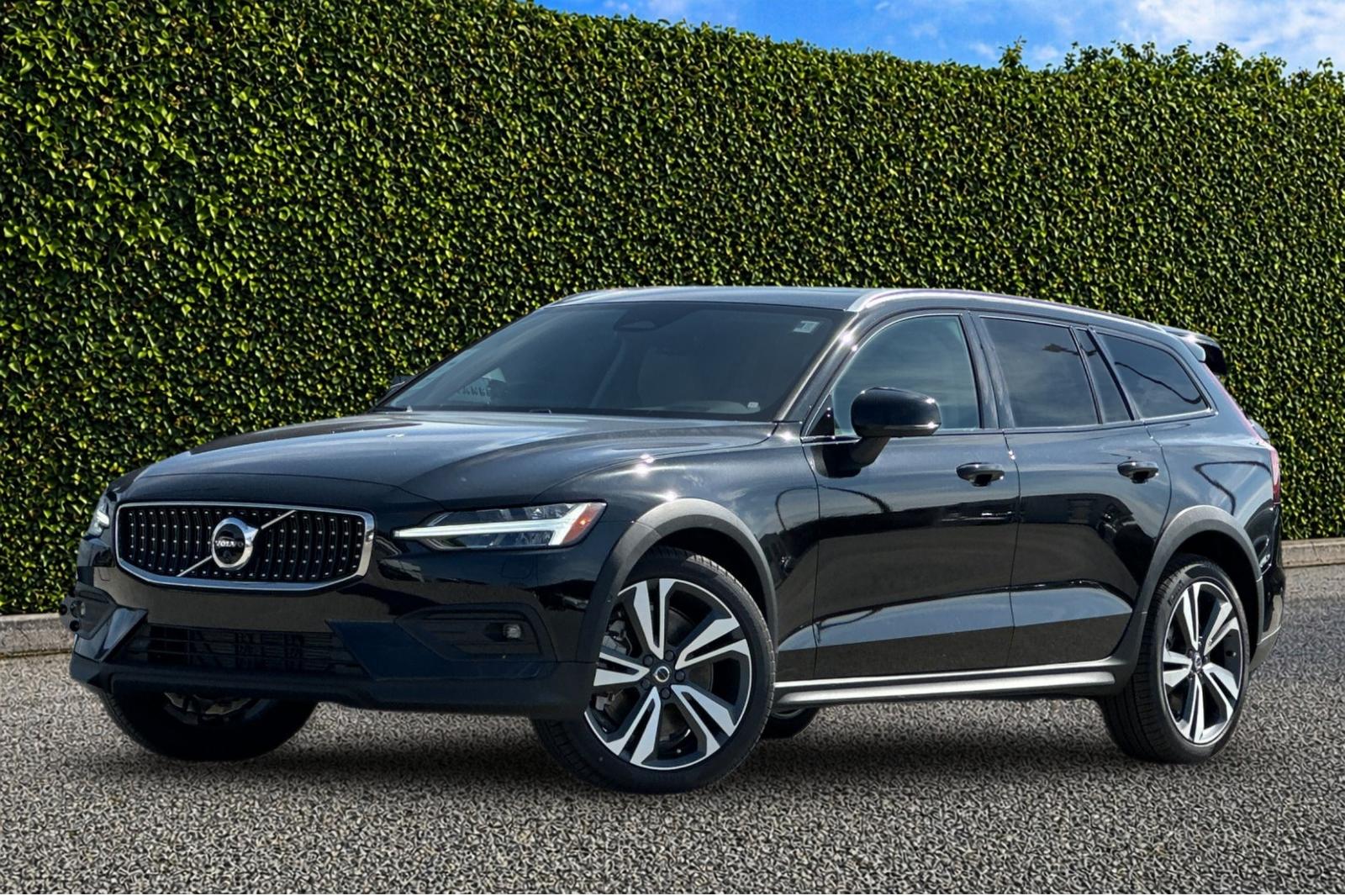 New 2026 Onyx Black Volvo Plus image 2