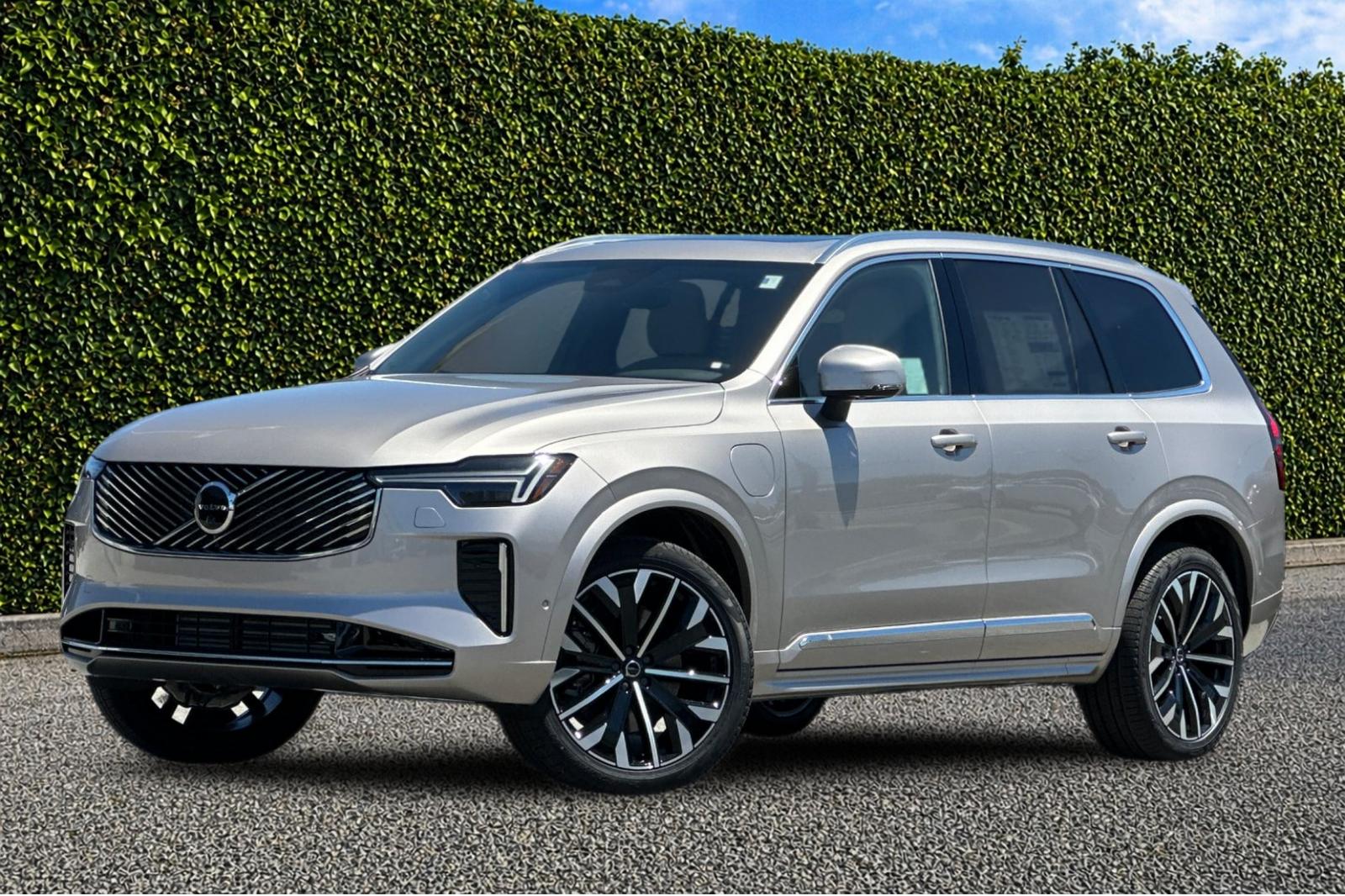 New 2026 Bright Dusk Volvo Plus image 2