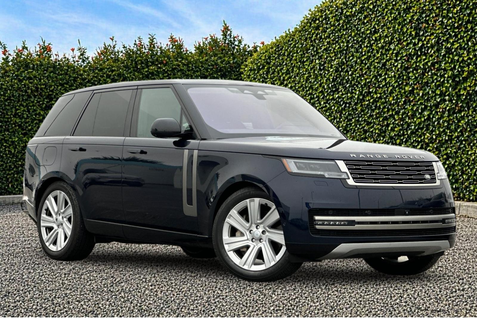 Used 2023 Blue Land Rover SE image 2