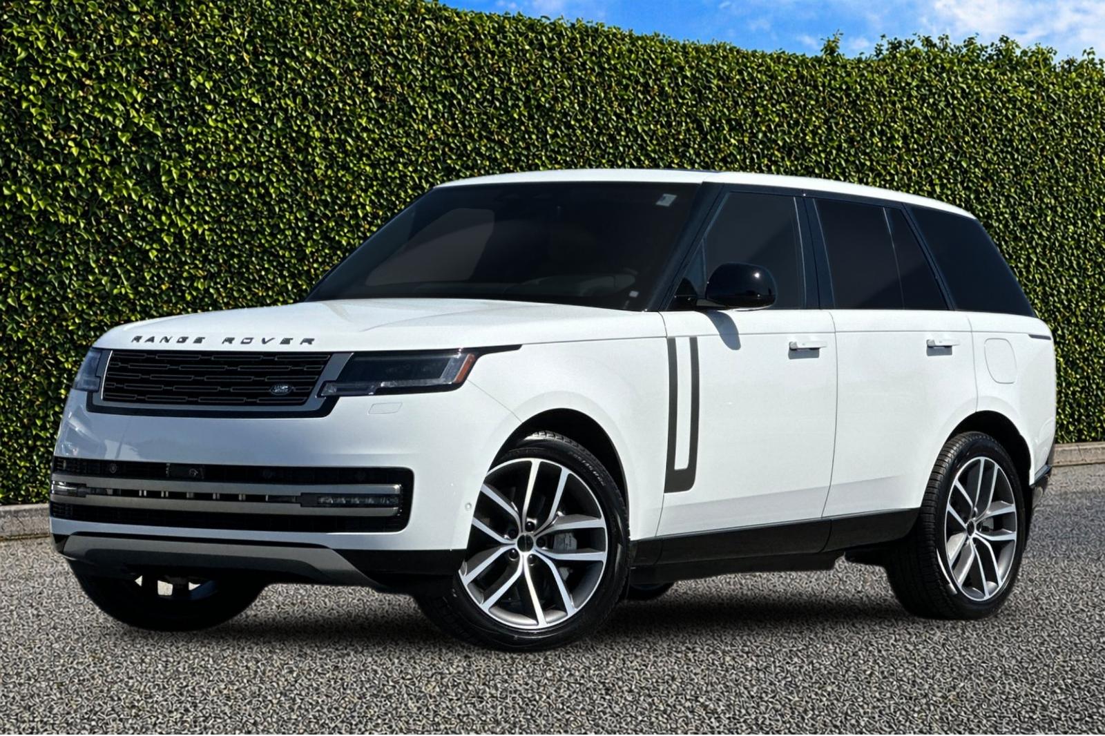 New 2026 Fuji White Land Rover SE image 2