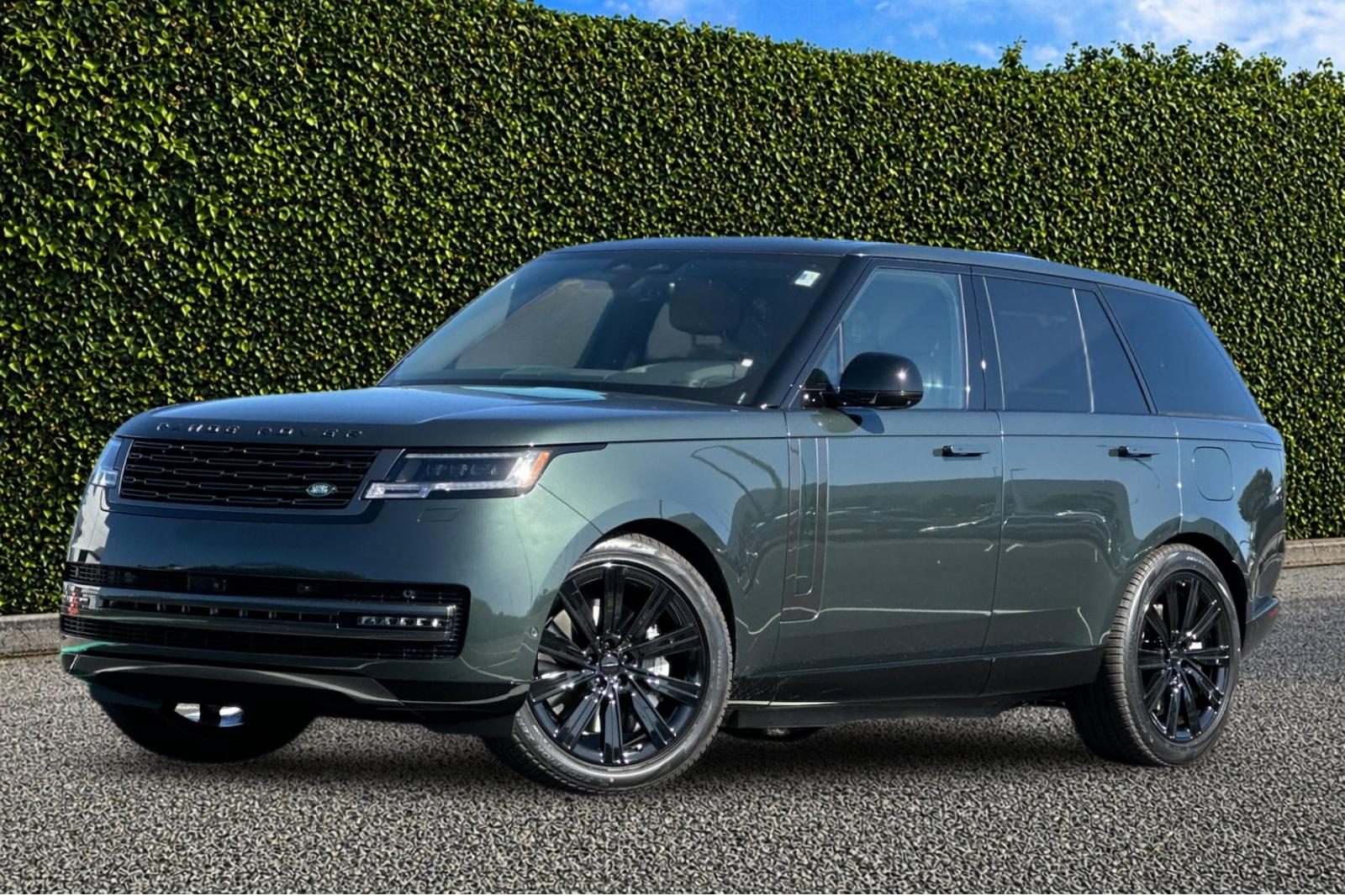 New 2026 Belgravia Green Land Rover SE image 2