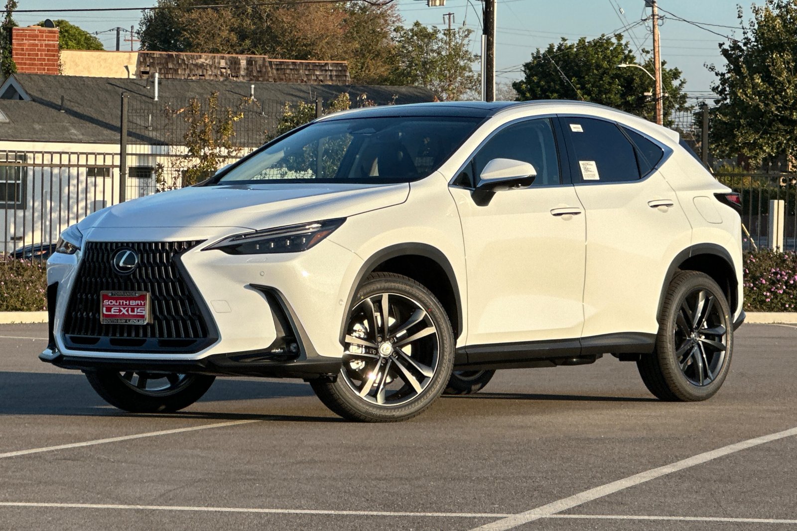 2026 Lexus NX PHEV 450h+'s photo