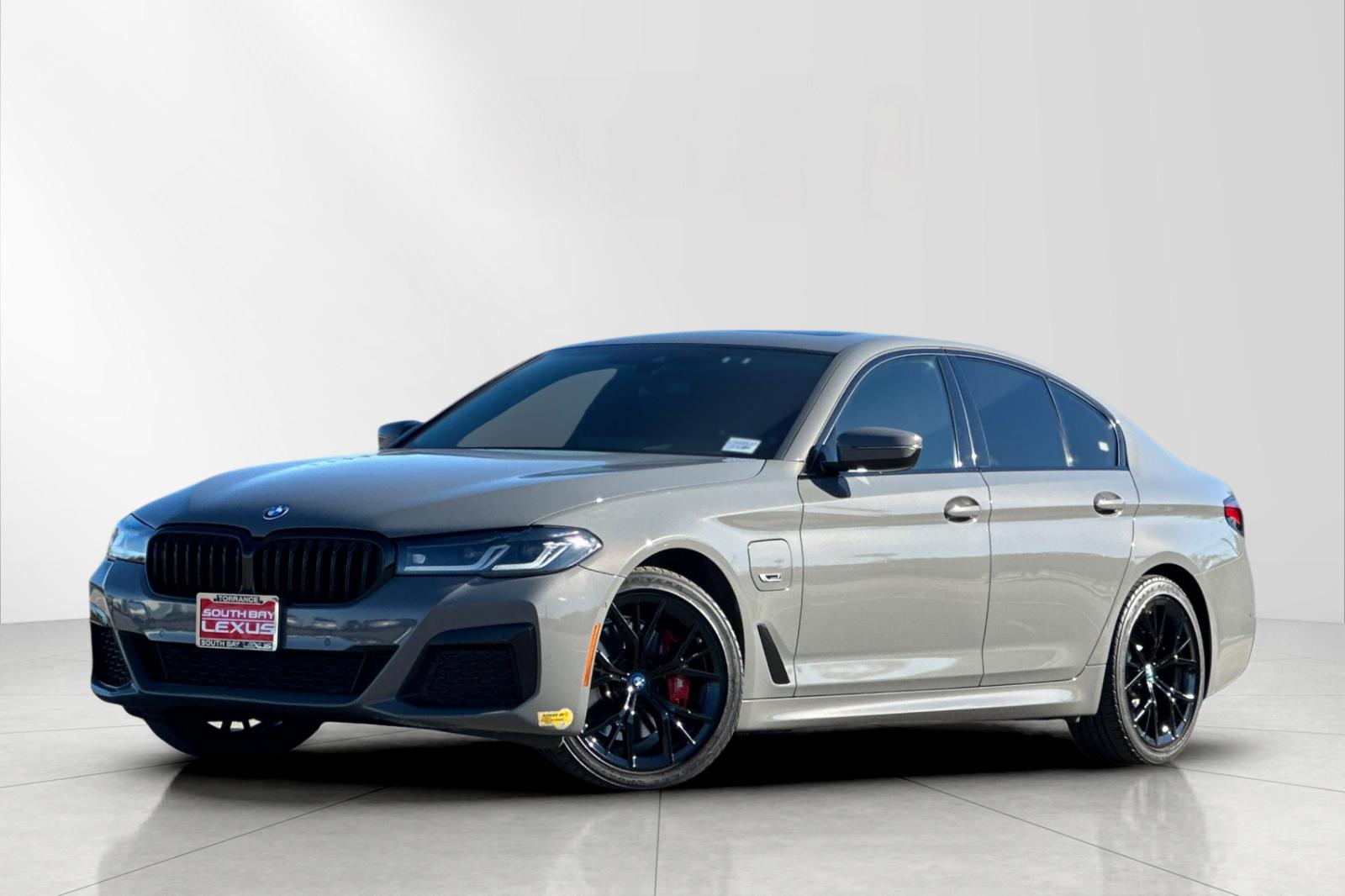 2022 BMW 5 Series 530e's photo