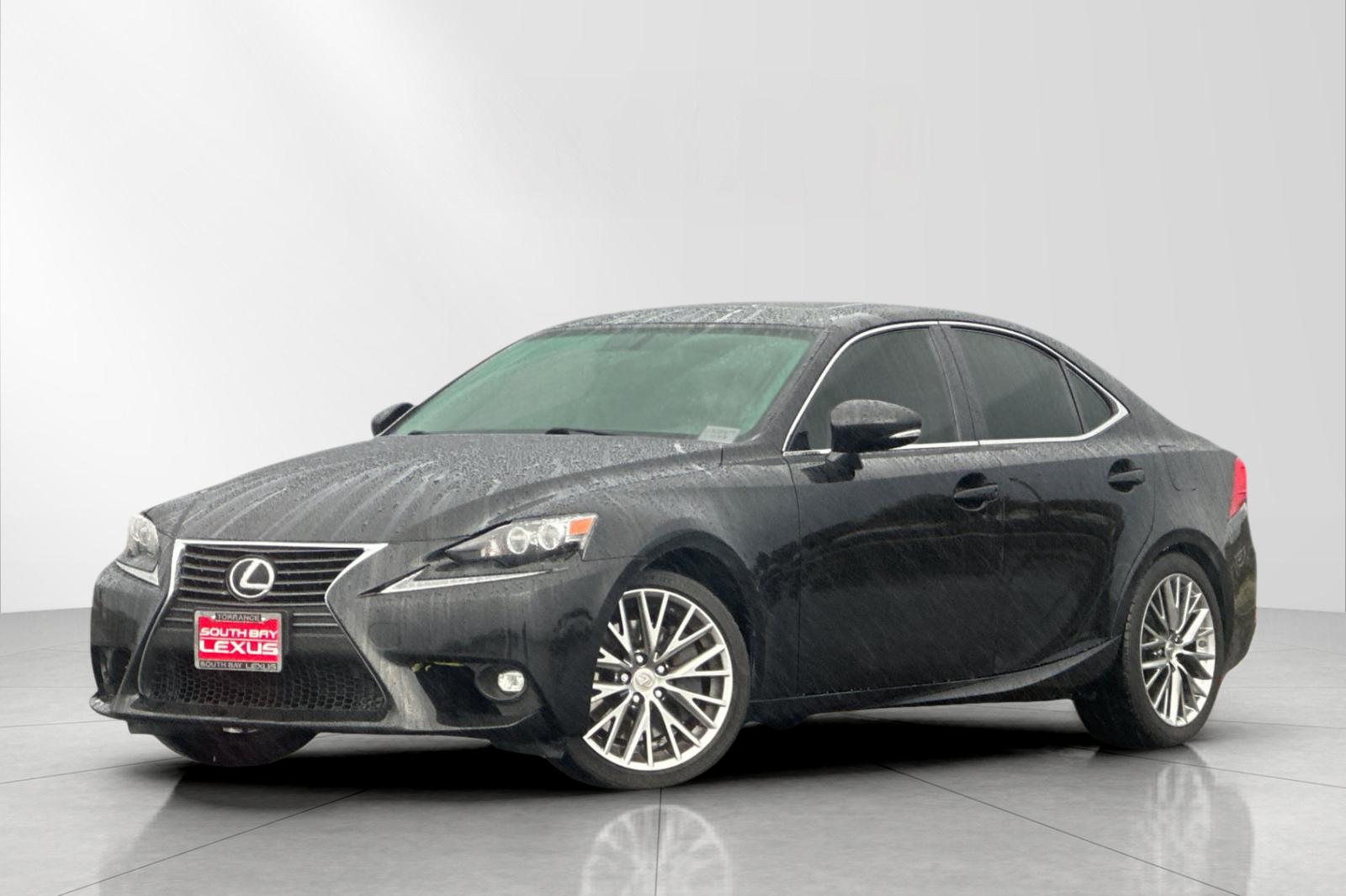 2016 Lexus IS 200t's photo