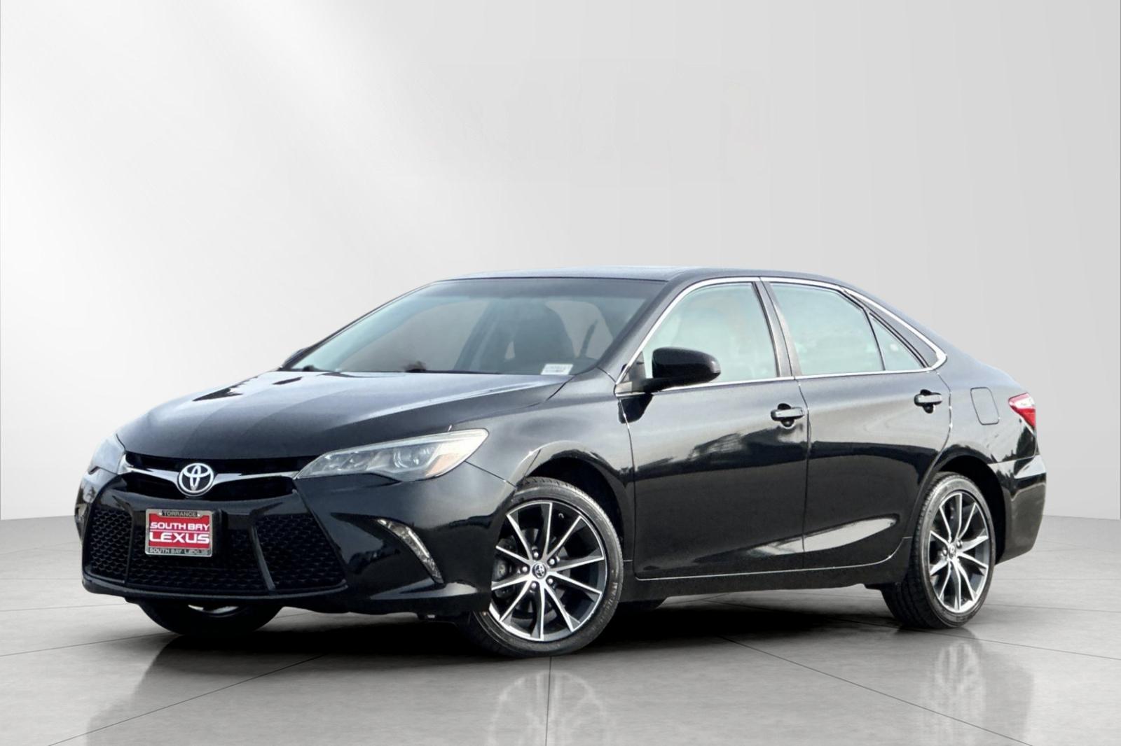 2017 Toyota Camry XSE's photo