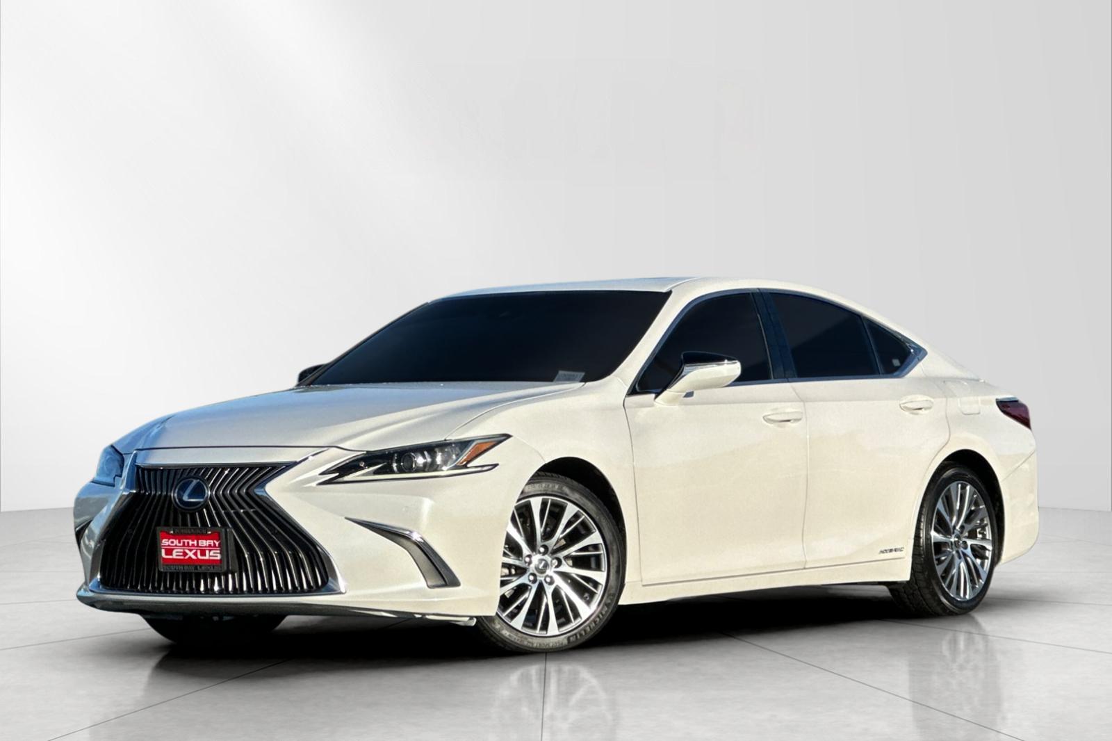 2021 Lexus ES Hybrid 300h's photo