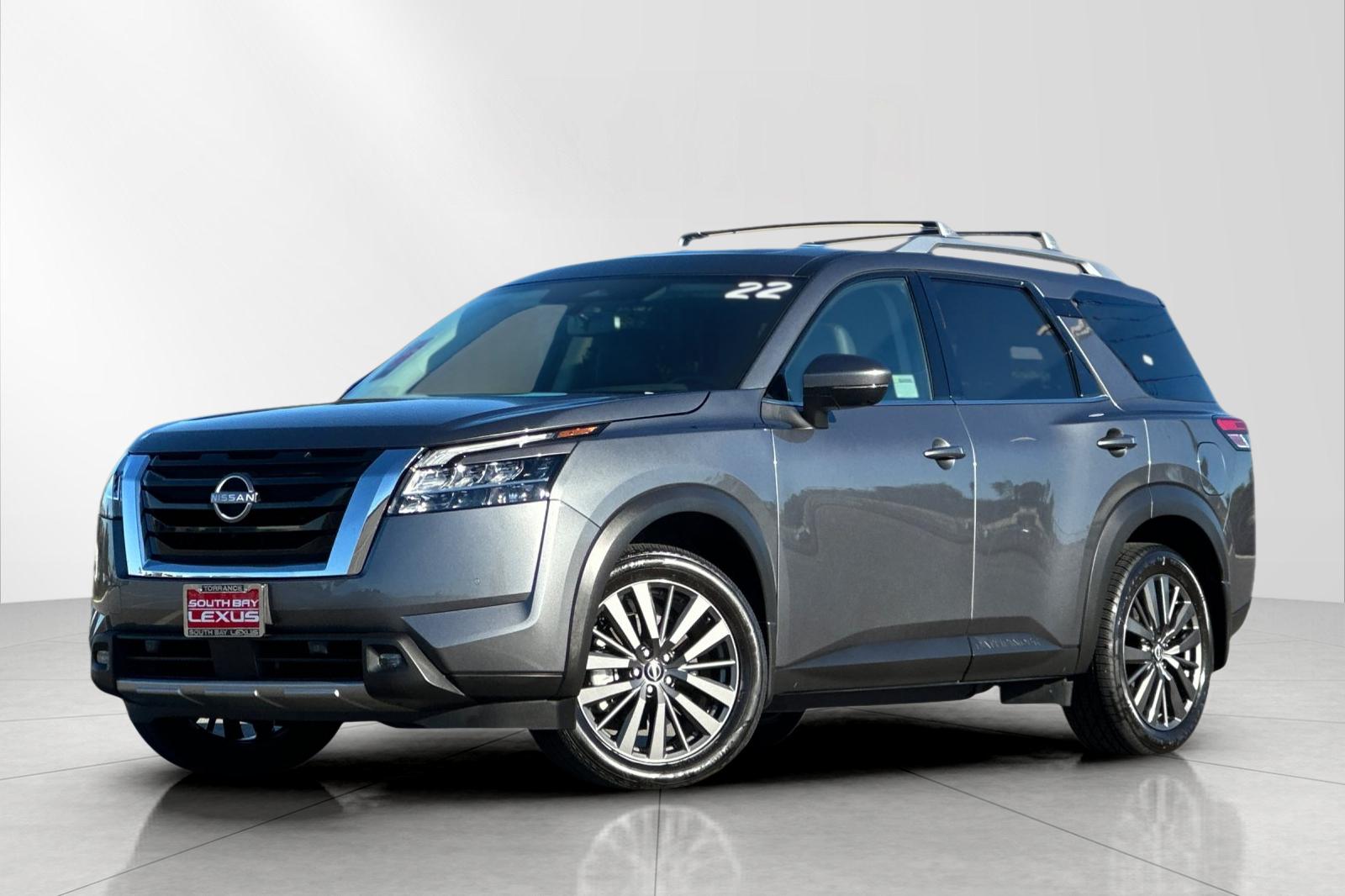 2022 Nissan Pathfinder SL's photo
