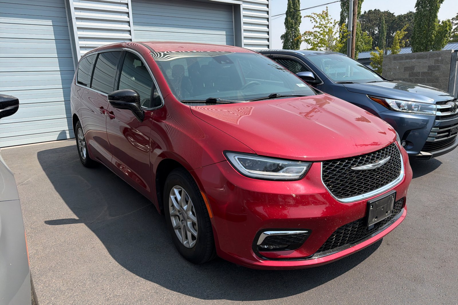 Used 2025 Red Chrysler Select image 2