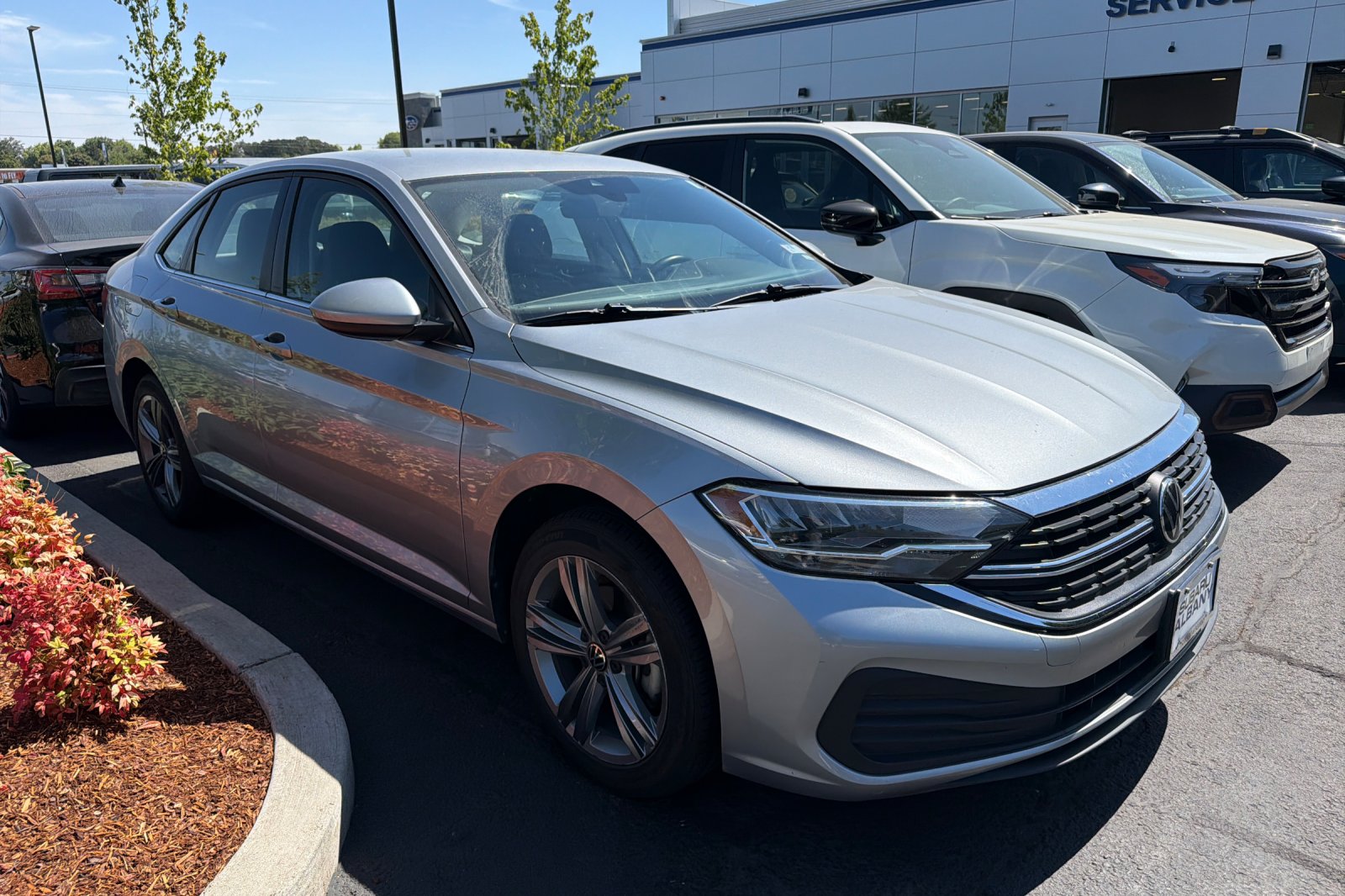 Used 2024  Volkswagen SE image 2