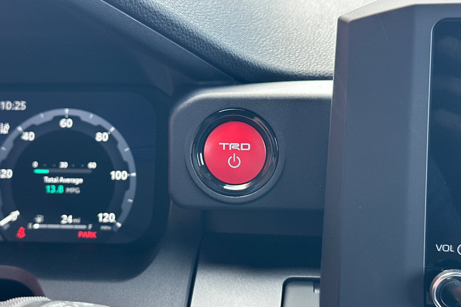 2025 Toyota 4Runner TRD Off-Road photo 18
