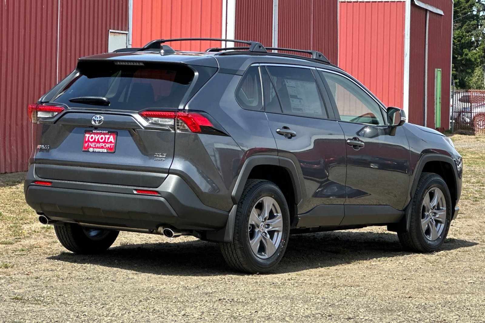 2025 Toyota RAV4 XLE photo 4