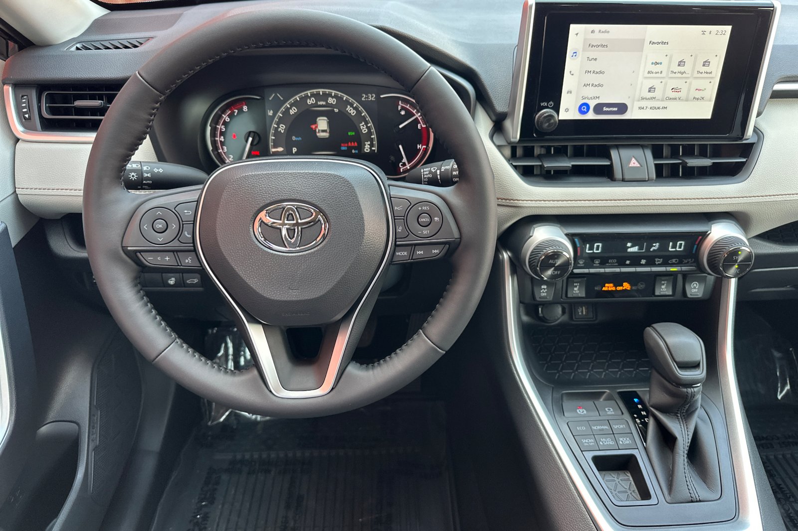 2025 Toyota RAV4 XLE photo 10