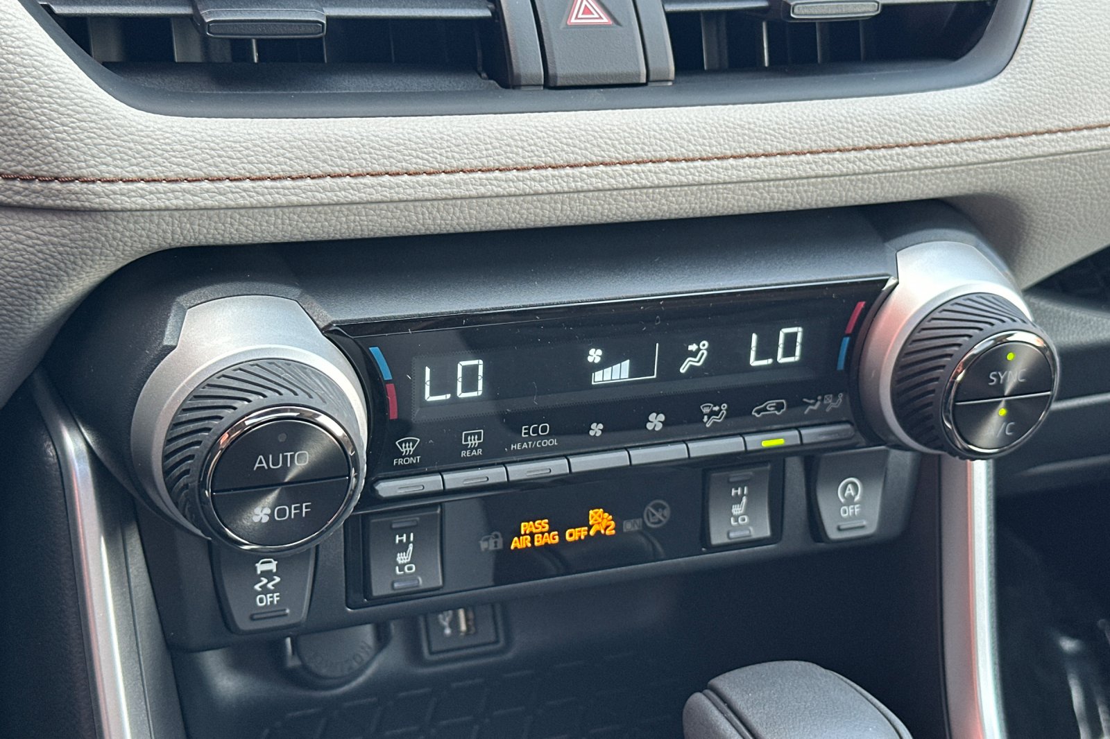2025 Toyota RAV4 XLE photo 14