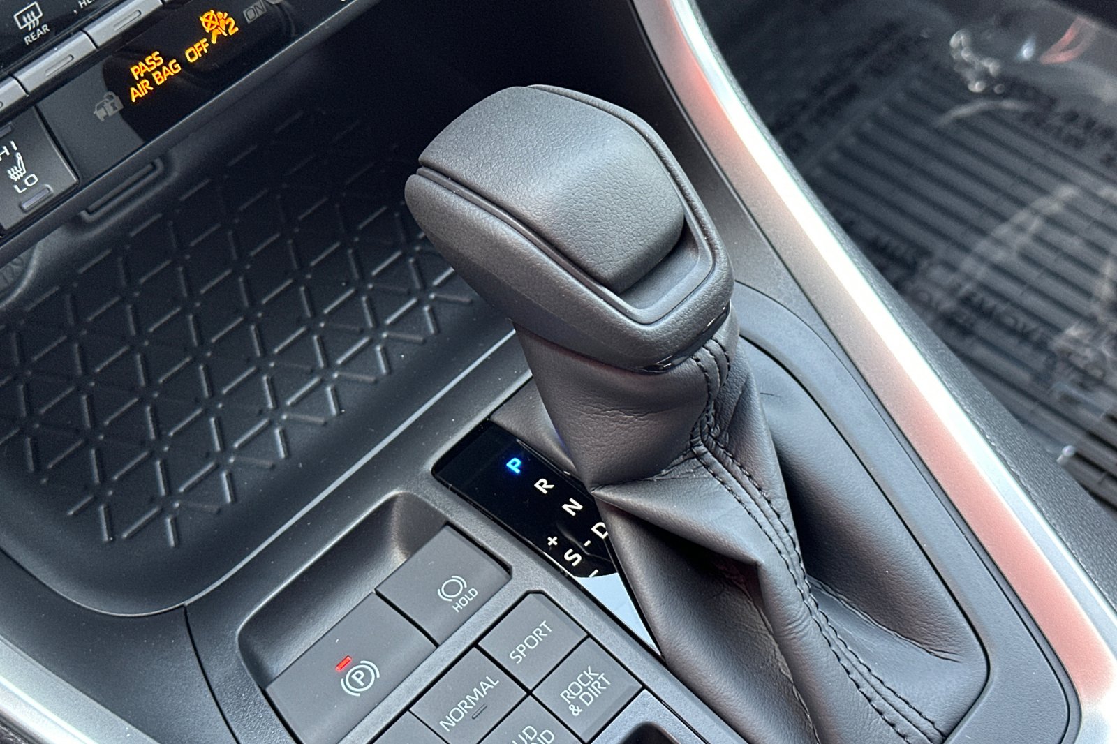 2025 Toyota RAV4 XLE photo 15