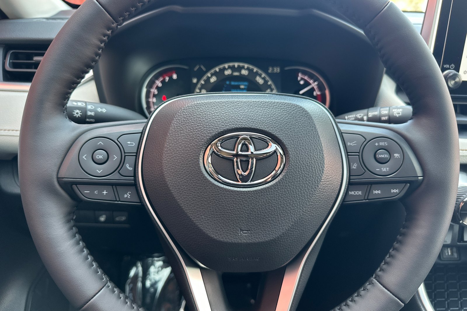 2025 Toyota RAV4 XLE photo 17