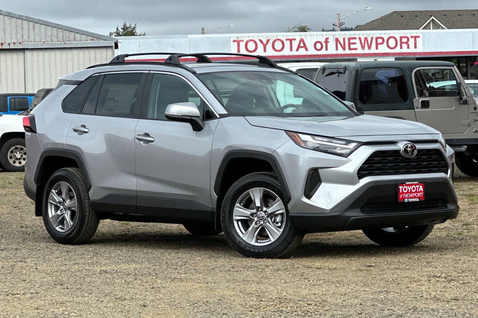 2025 Toyota RAV4 XLE's photo