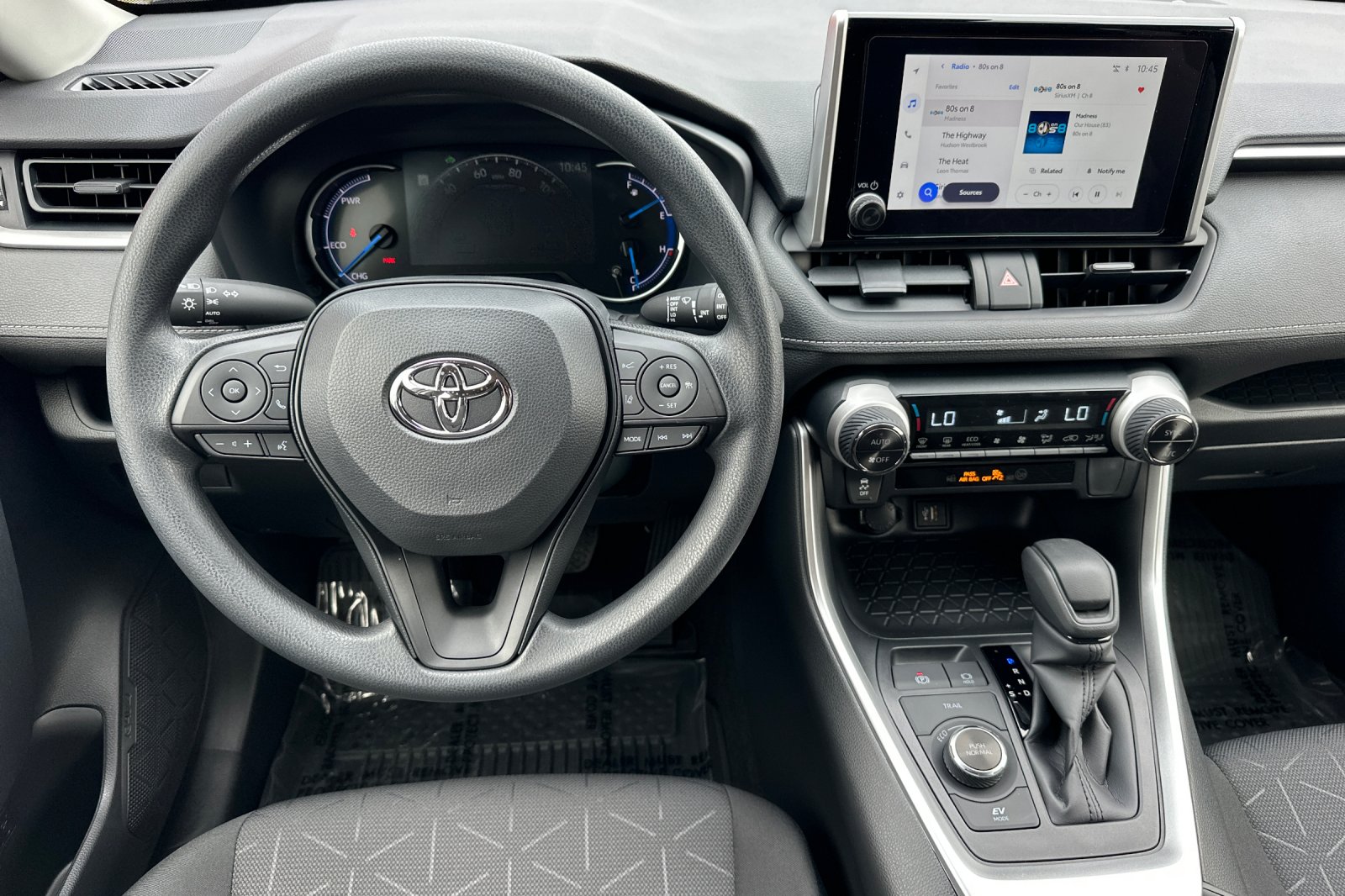 2025 Toyota RAV4 Hybrid XLE photo 10