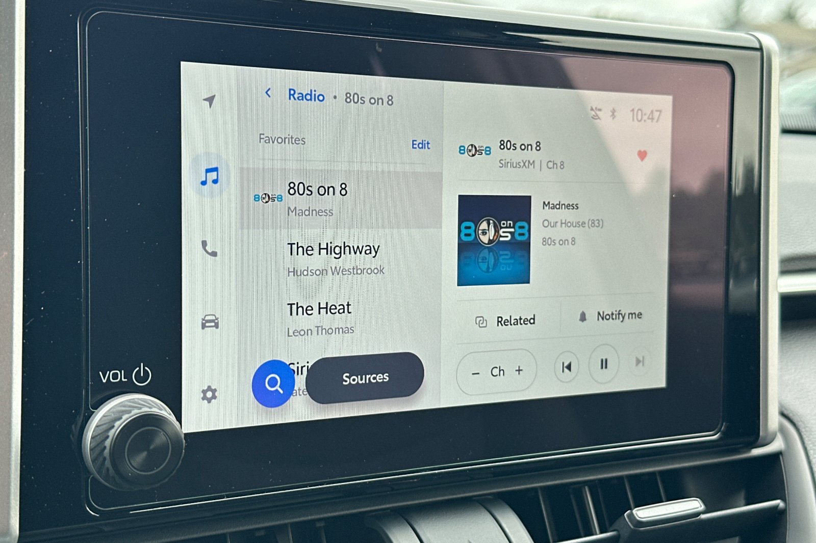 2025 Toyota RAV4 Hybrid XLE photo 14