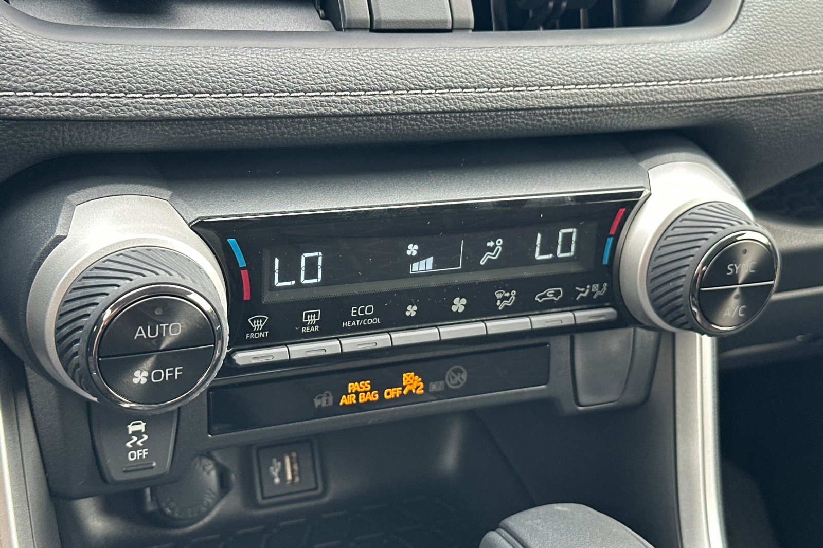 2025 Toyota RAV4 Hybrid XLE photo 16