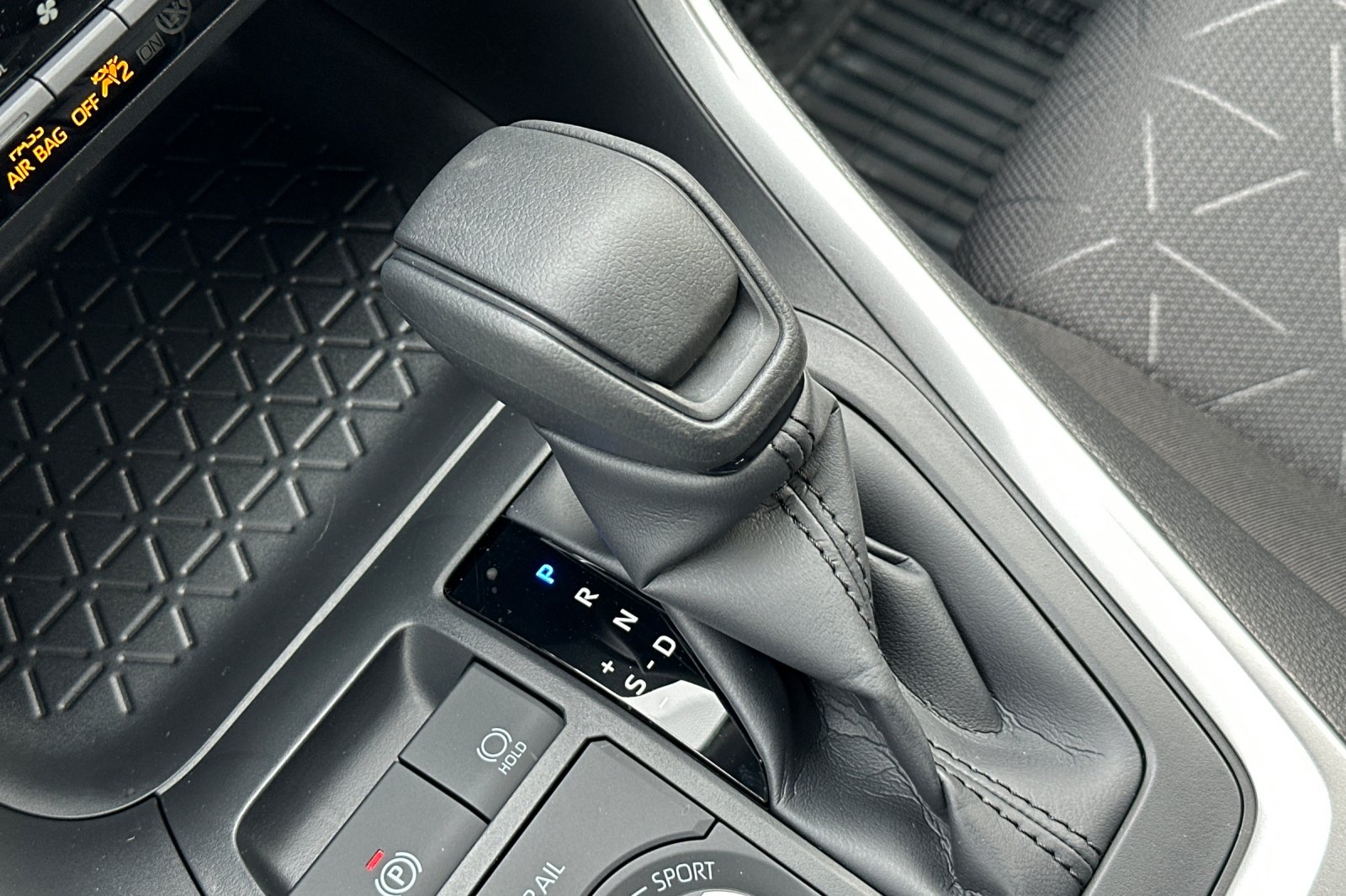 2025 Toyota RAV4 Hybrid XLE photo 17