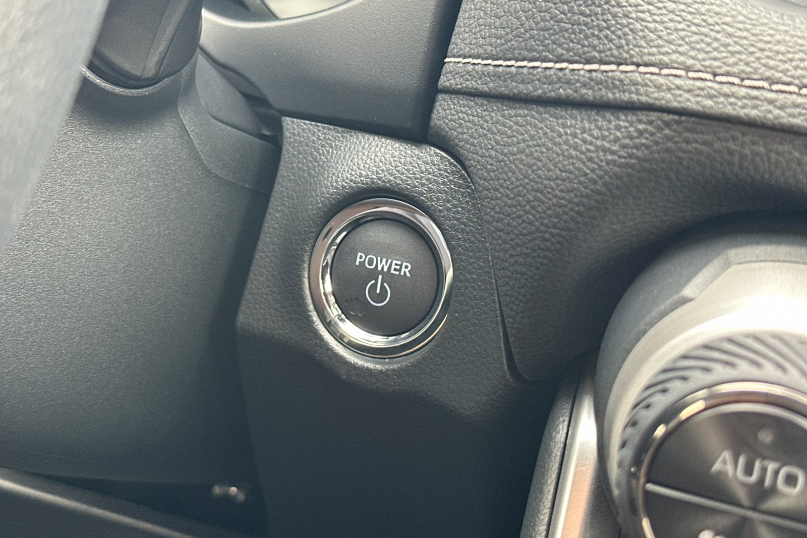 2025 Toyota RAV4 Hybrid XLE photo 18